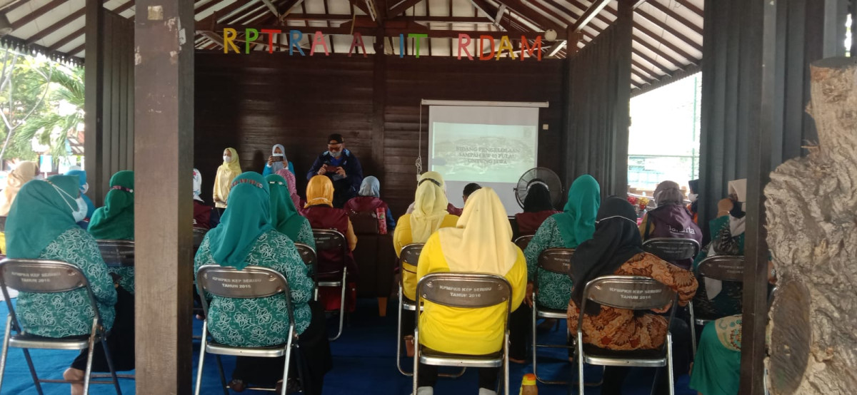 KUNJUNGAN KERJA DWP SUDIN LINGKUNGAN HIDUP